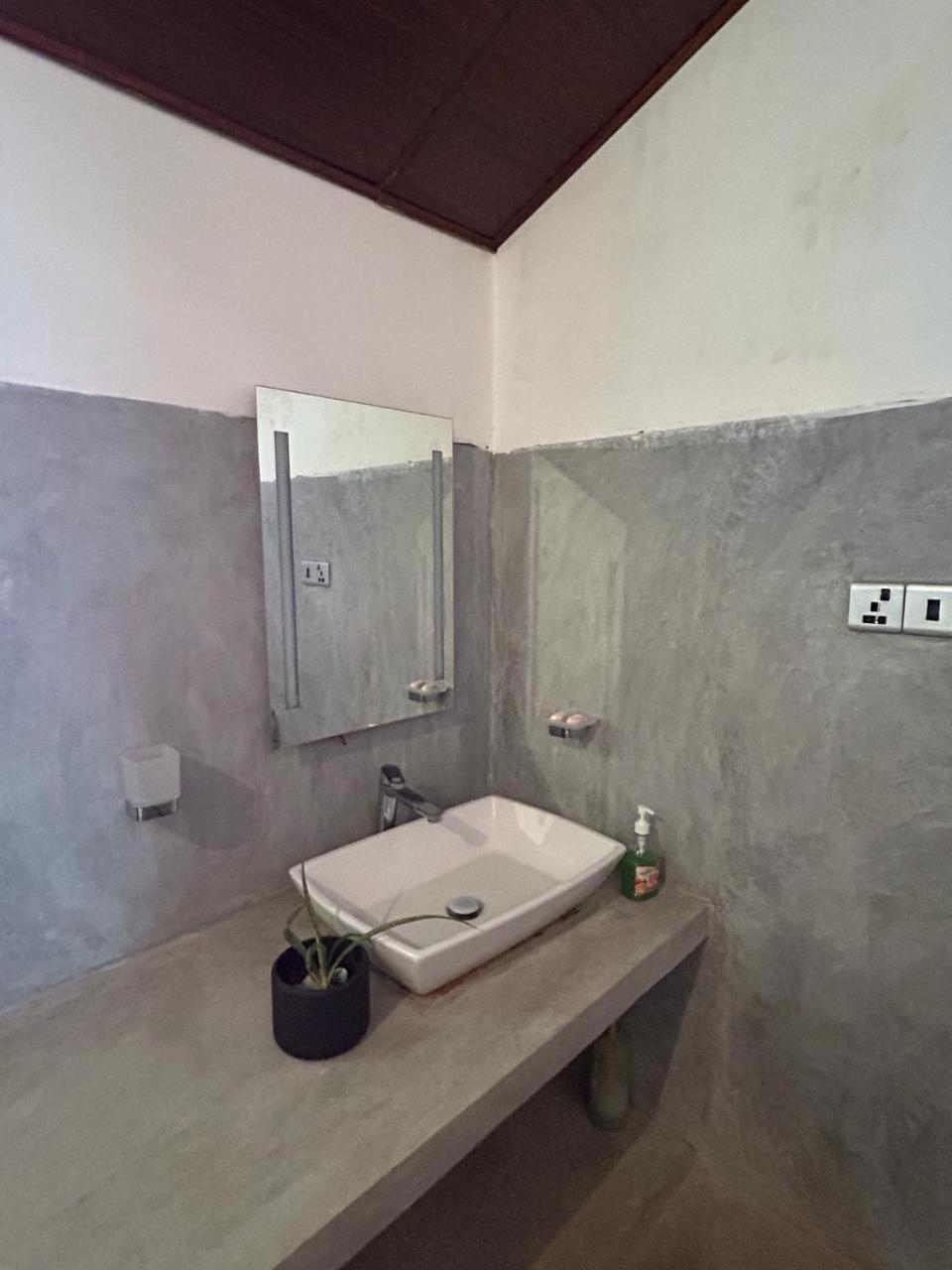 Lohas Villa Hiriketiya Диквела Екстериор снимка